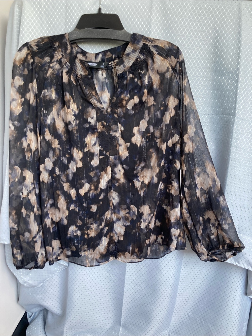 Simply Vera Vera Wang abstract print blouse with metallic thin stripes size S